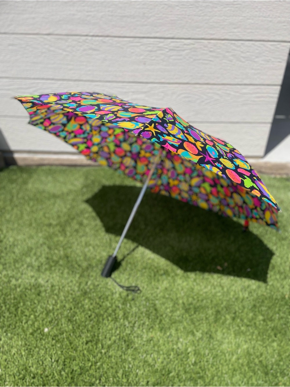 Leighton Vintage Colorful Aquatic Pattern Compact Umbrella